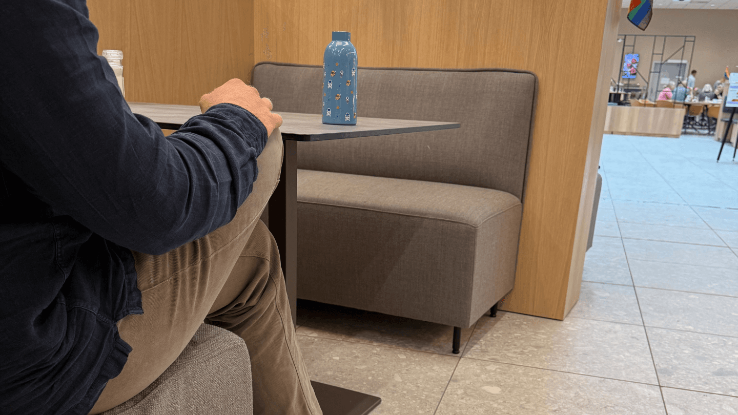 De som jobber med etterretning er veldig bevisst på hvilke spor de legger igjen på internett. Av den grunn har "Tom" valgt å være anonym. 