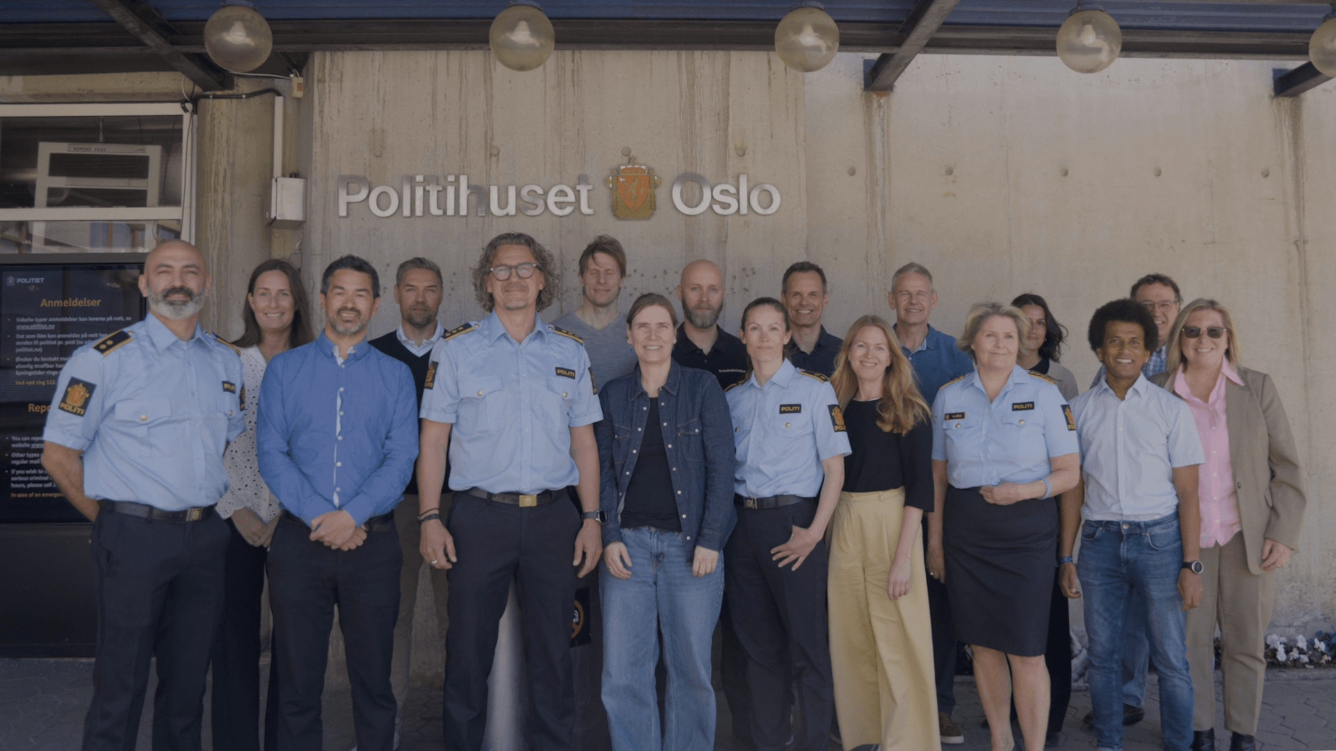 The people involved in the project: From the left, in front: Xander Radpey, Fernando Aracena, Trond Ove Bredesen, Ragnhild Williksen, Kine Smørdal Olsen, Gunhild Elisabeth Ribe Berg, Grete Lien Metlid, Thomas Ibsa Beka. Back row - from the left: Silje Helene Damman, Eirik Vestvik Steen, Fredrik With Pettersen, Ragnar Thorsen, Kjeld Hendrik Helland-Hansen, Oddvar Moldestad, Neslihan Cin, Mark Wilson and Bente Skattør.