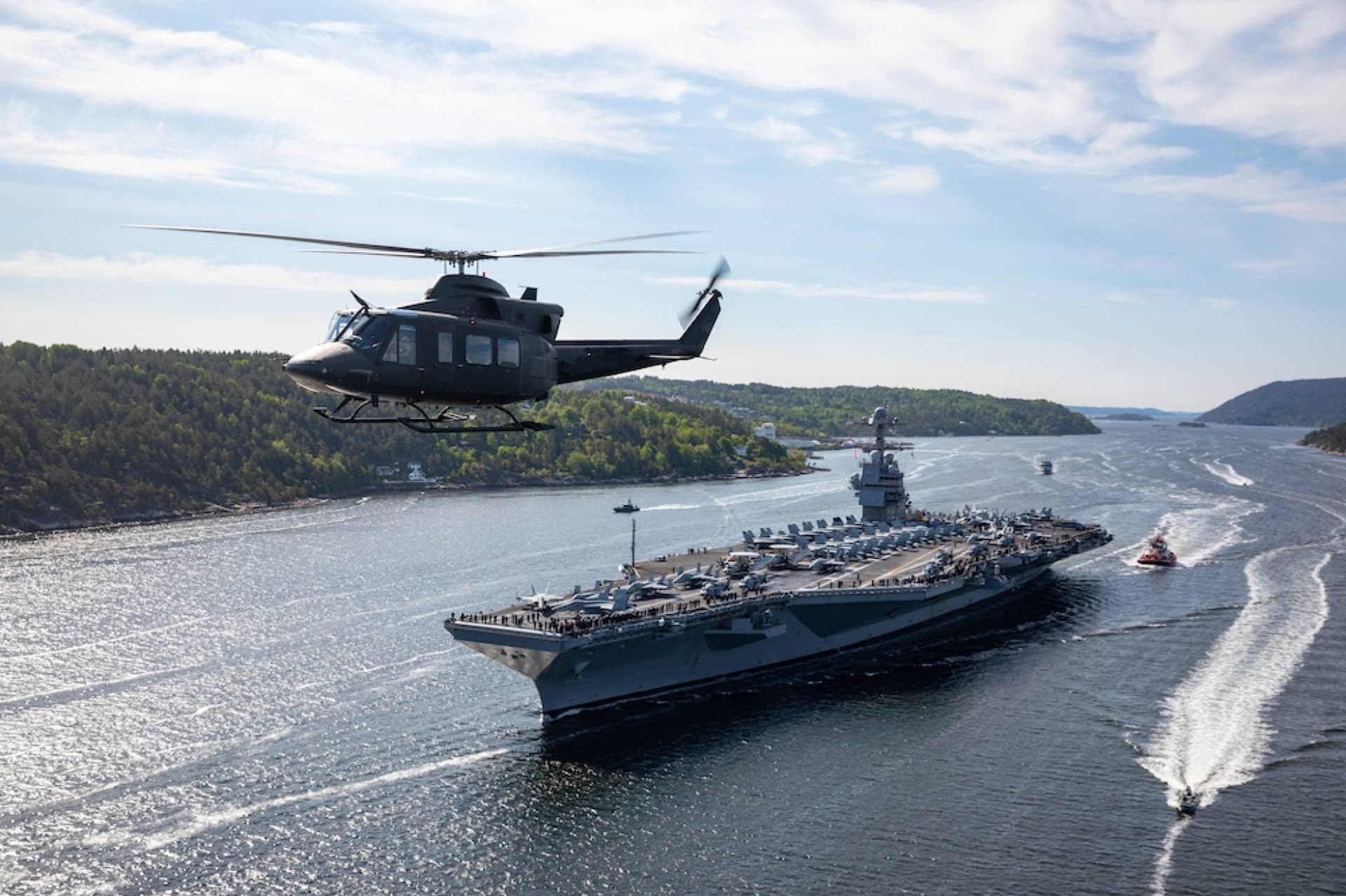 USS Gerald R. Ford på vei inn Oslofjorden