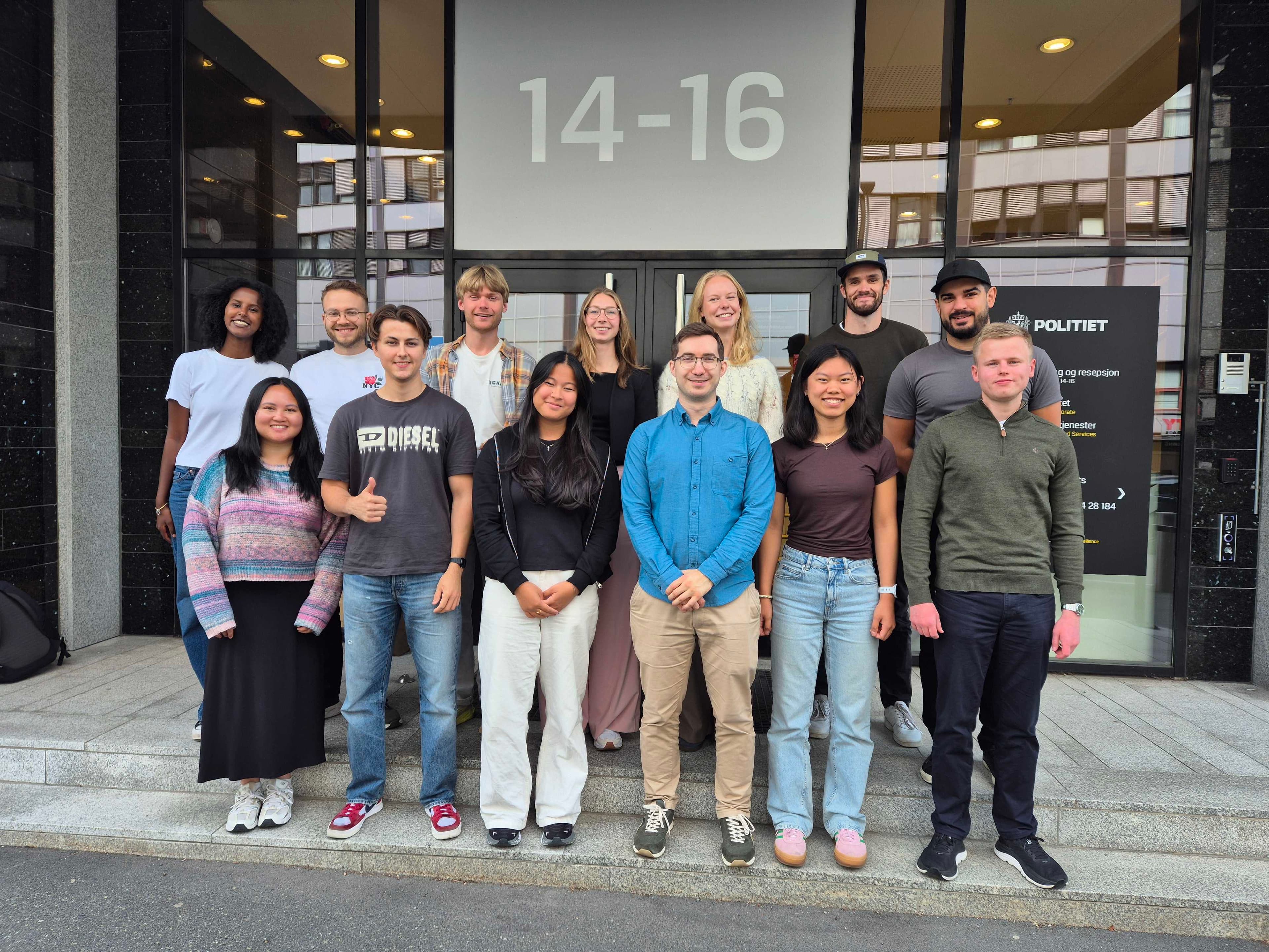 Artikkel der sommerstudentene i 2025 deler sine erfaringer etter 8 uker hos Politiets IT-enhet.