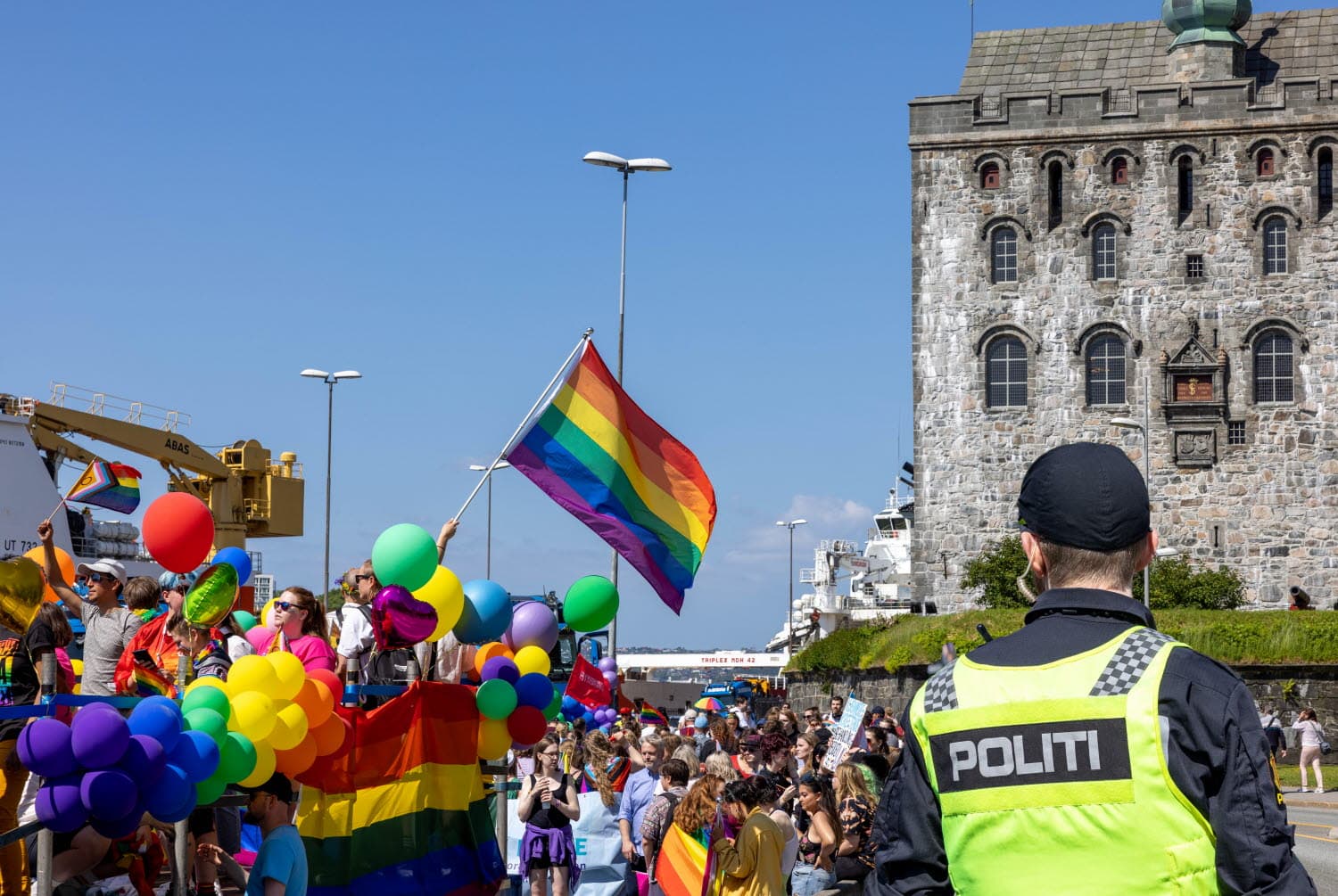https://edit.politiet.no/globalassets/nyheter/pod/regnbueflagget-illustrasjonsbilde.jpg