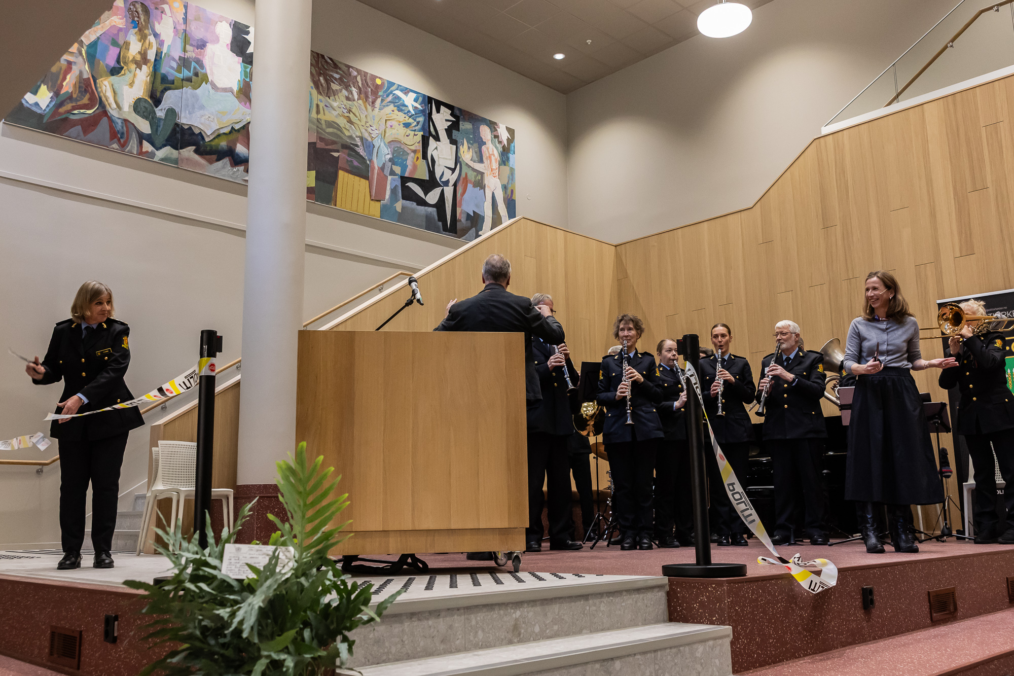 Bilde av at sjefen for Kripos Kristin Kvigne og justisminister Astri Aas-Hansen åpner det nye Kripos-bygget.