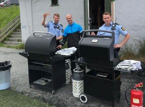 Politiet serverte mat