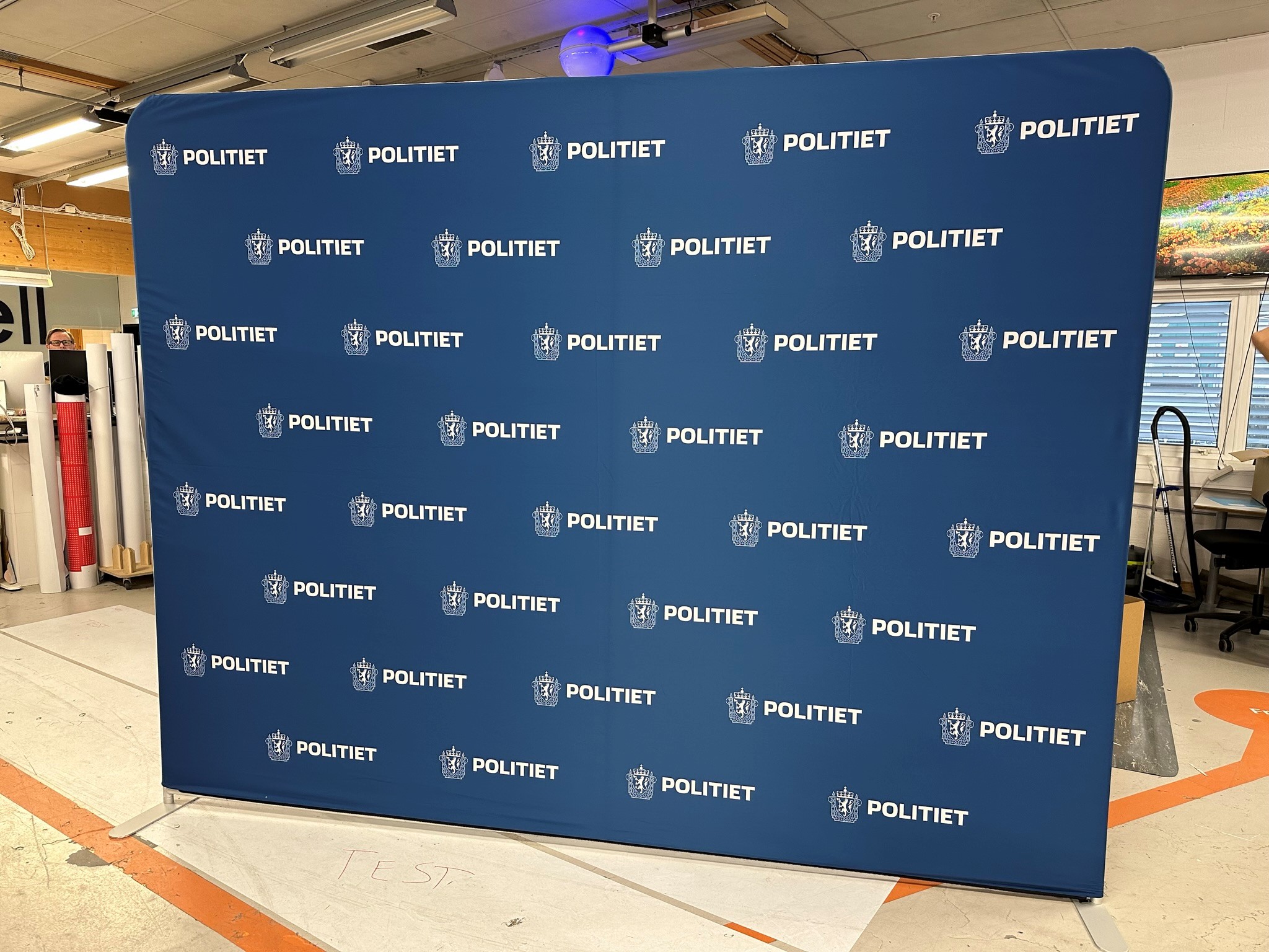 Rak pressevegg ut (300 x 230 cm)